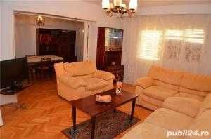 inchiriez apartament central, 4 camere ,zona excelenta.