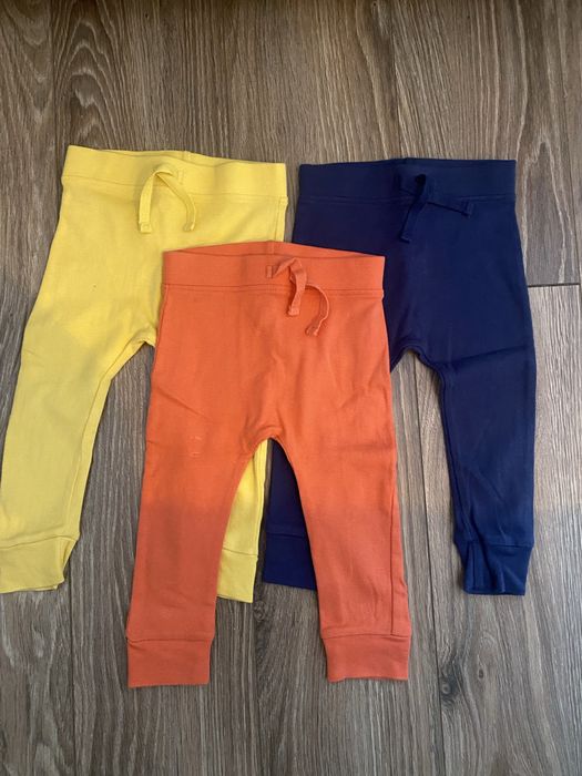 Pantaloni marimea 74 si un body cadou