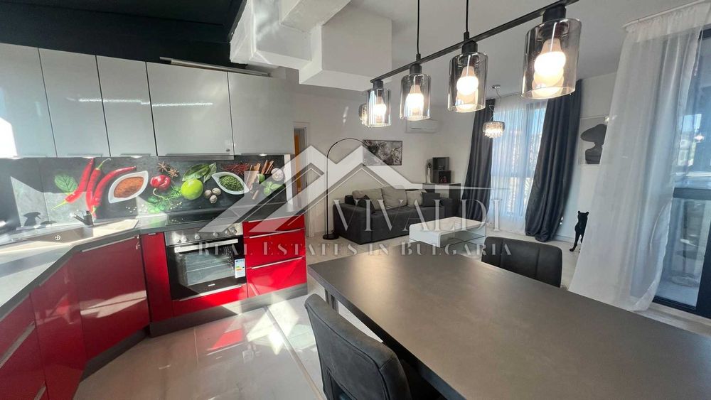 Дава се под наем Тристаен апартамент в Варна, Център - 85 кв.м за 997.05 € - Снимка #2