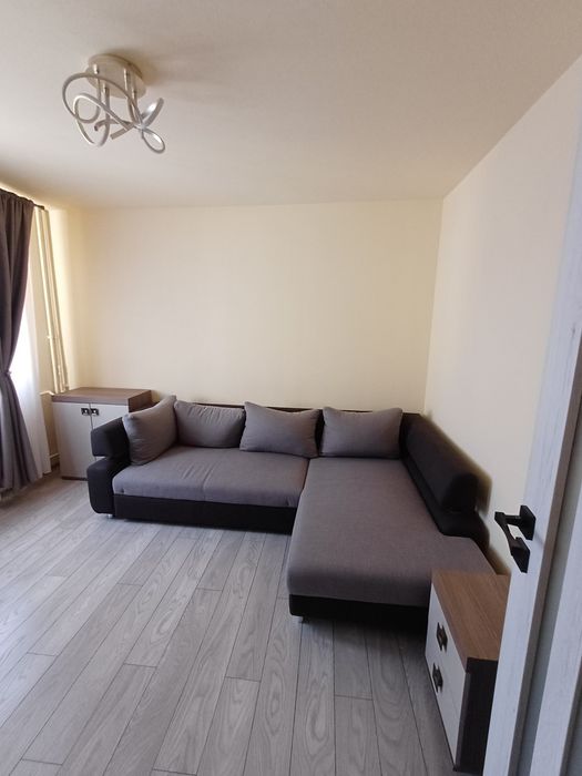 – Vând apartament 1 cameră (25 mp), Beiuș, etaj 3/4