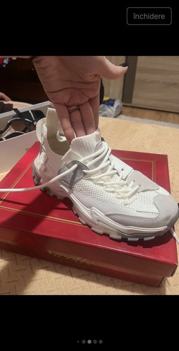 Adidași ușori albi