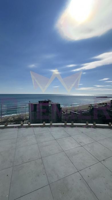 Морски апартамент, 118 м2, 2 спални, първа линия