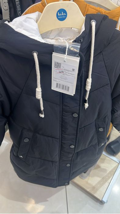 Продам куртку для девочки