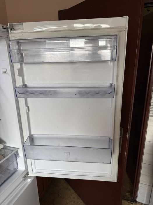 Хладилник с фризер Beko
