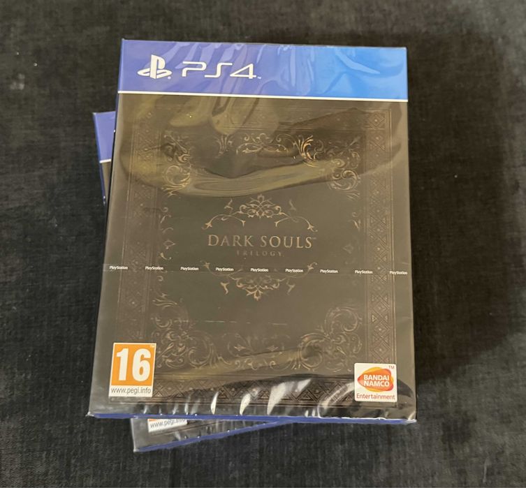 чисто нова Dark Souls Trilogy за PS4 / PS5