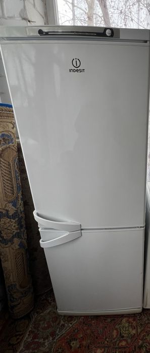 Продам Холодильник с Машинкой