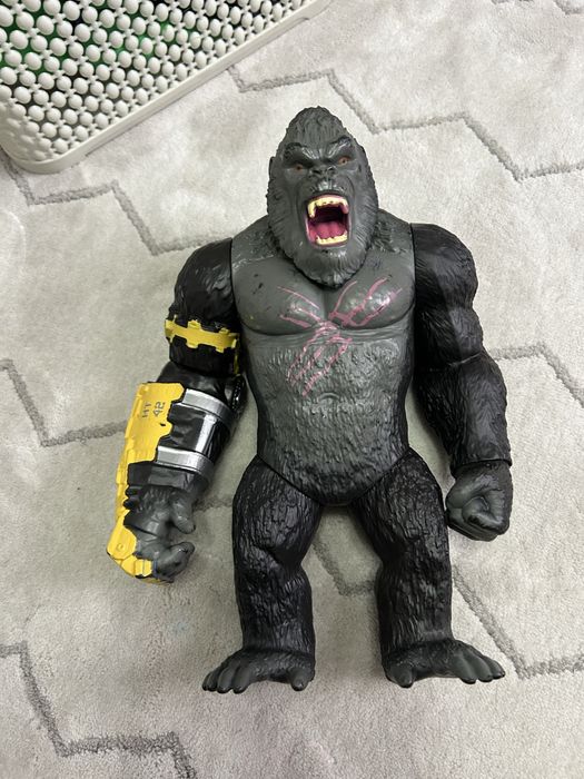 Продам Гориллу и Годзилла игрушки