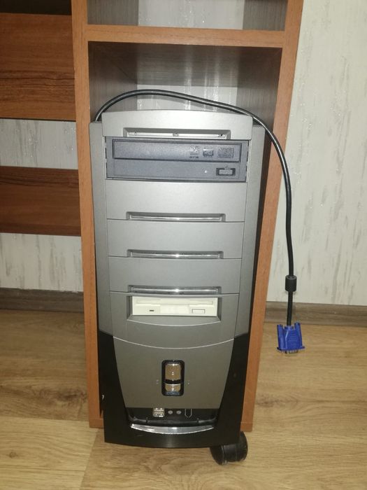 Компьютерный стол, стол для ученика