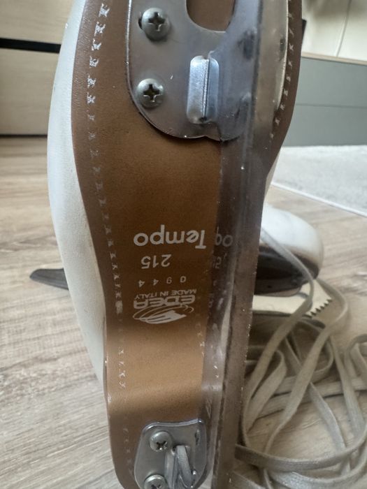 Продам фигурные коньки