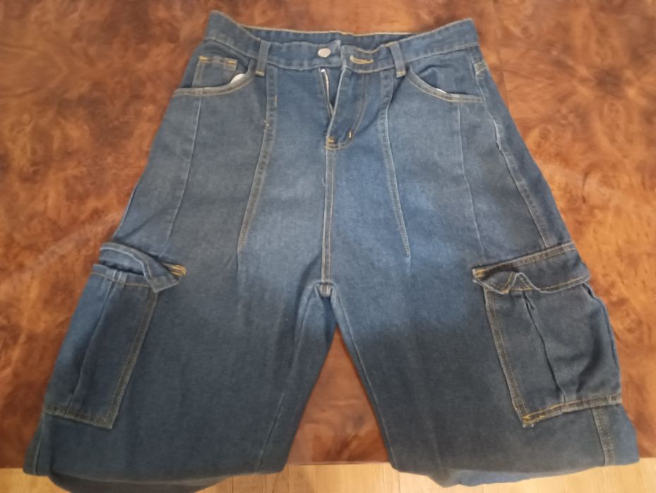 Новые синие джинсы