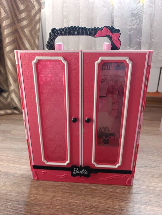 Шкафы для кукол Барби