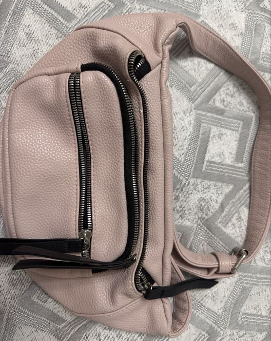 отдам сумки и 2 пенала