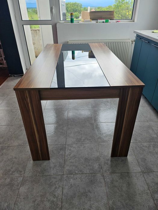 Трапезна маса с дължина 160см