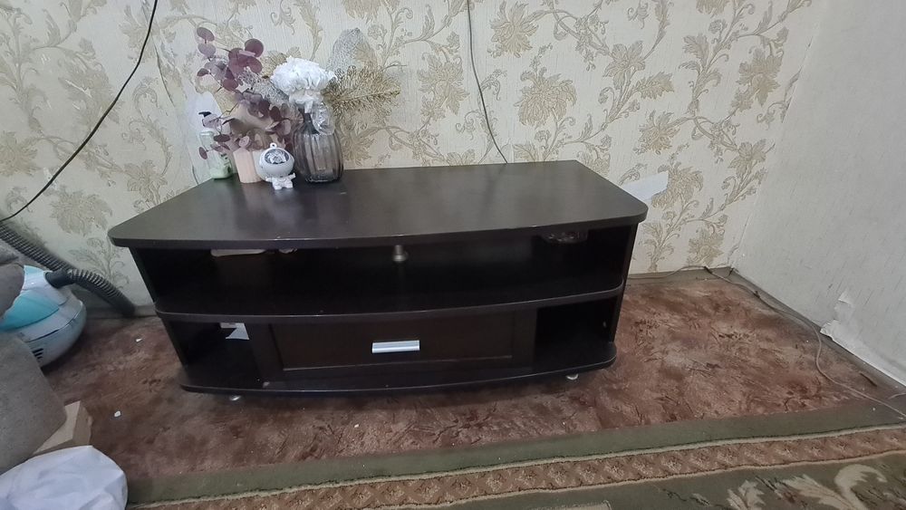 Продам тумбу под телевизор