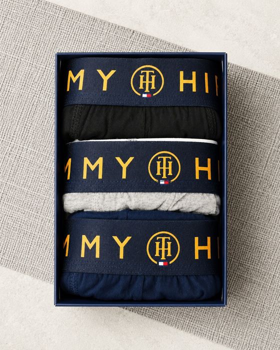 Boxeri Tommy Hilfiger Model NOU mărimea M,  L, XL