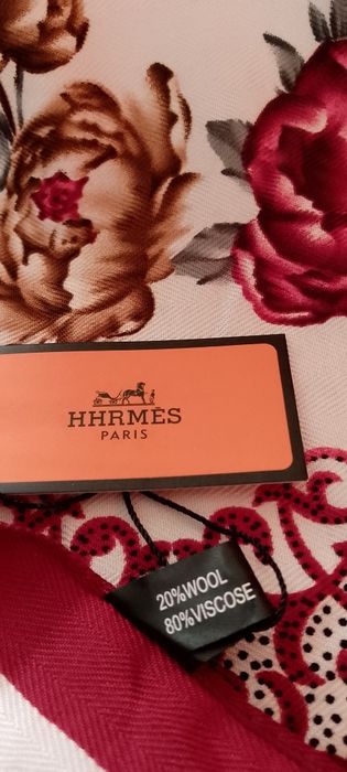 Платок hhermes с цветами.