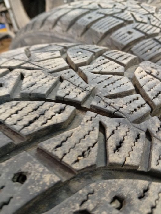 Продам зимние шины bridgestone