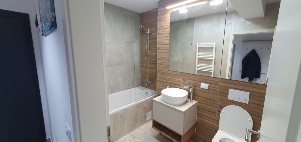 Inchiriez apartament cu 2 camere decomandat in bloc nou