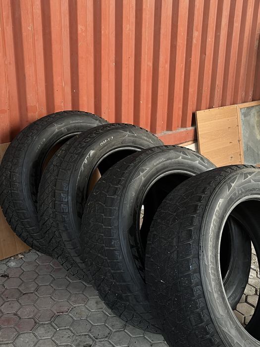 Зимние шины 275/55/20