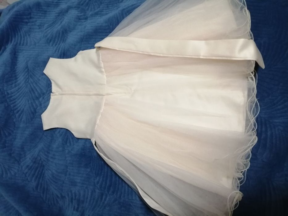 Продам платье на 4-5 лет