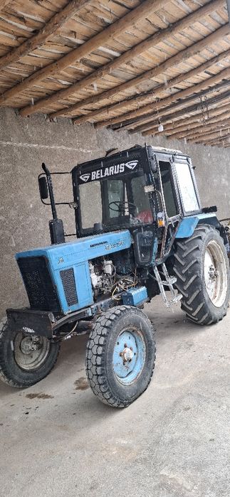 Мтз80 трактор арзонга берворамиз.хамма жойи ишлайди. Рули гедролика.