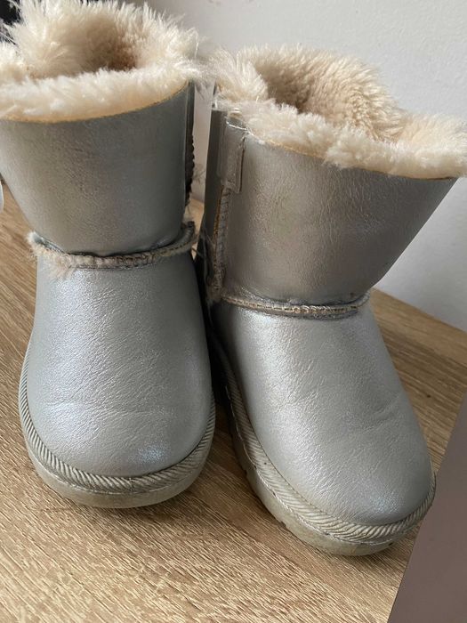 Cizme copii imblanite marime 22 argintii model ugg impermeabile