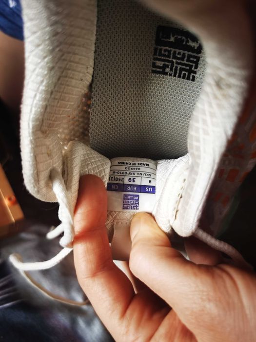 Кроссовки женские 38