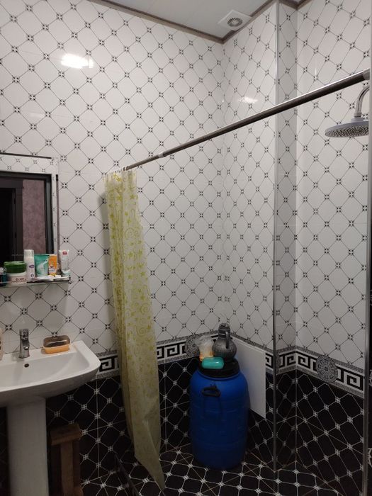 Срочно! Гўзал дахаси 3 хонали янги курилган евро ремонт, жихозлари бн