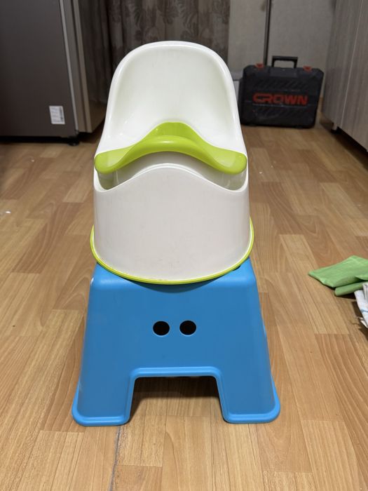 Продам гошок и поставка стульчик IKEA