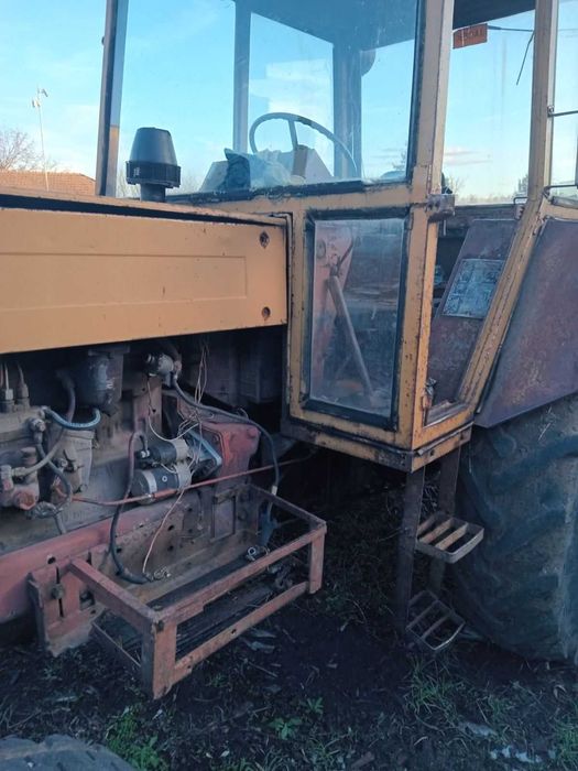 Продавам трактори ЮМЗ 6L и ТК 80. Намират се в в с. Габровница