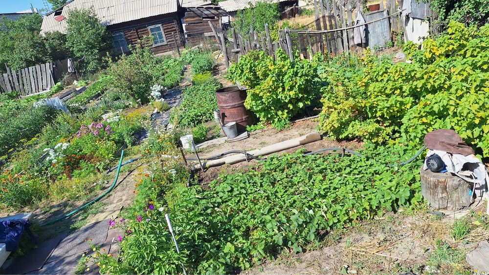Продам дом,четыре комнаты .