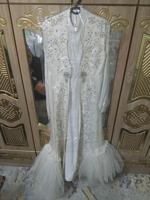 Razmer 48 1 marta kelin salomga kiyilgan narxi 700 ming  kelishiladi