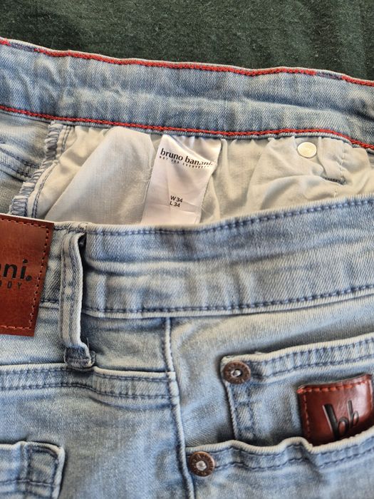 Продавам два броя нови дънки BRUNO BANANI