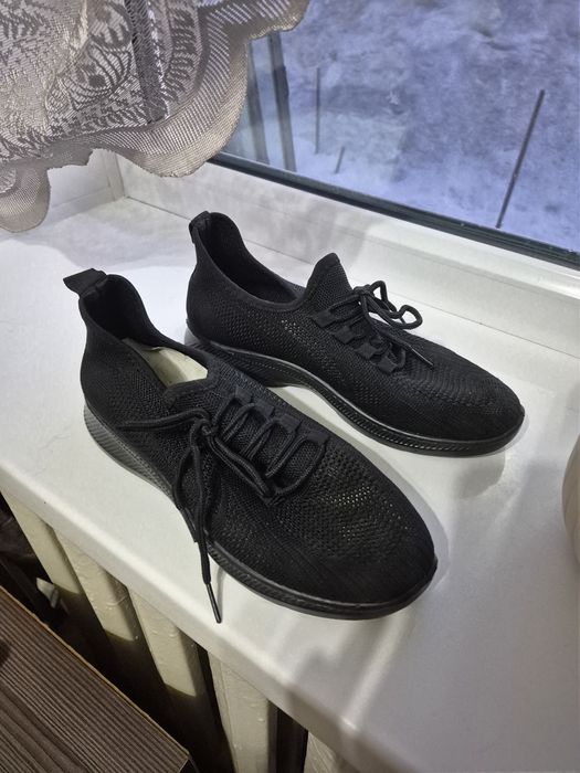 Кроссовки лёгкие