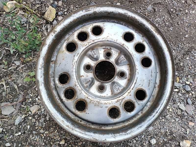 Продам оригинальный металлический диск на Rover