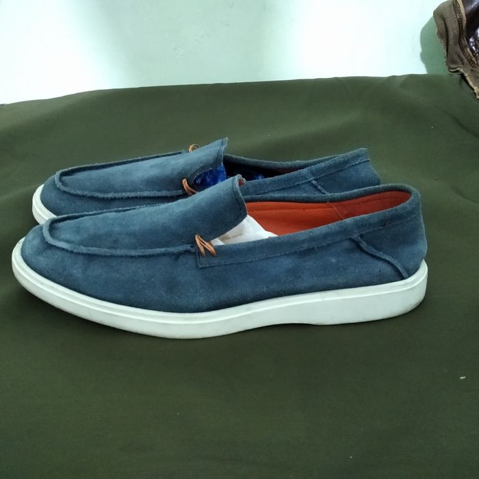 Продам фирменные кроссовки.