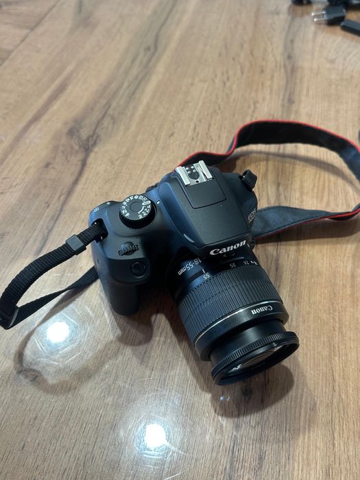 Срочно продам Фотокамера Canon EOS 4000D