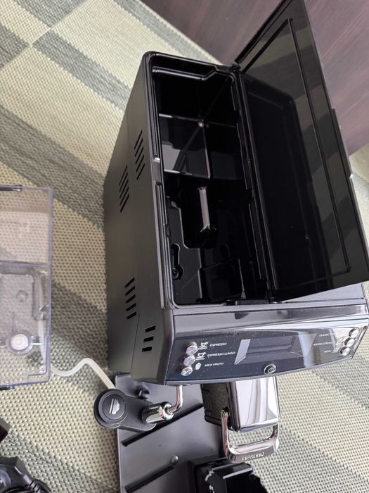 Кафеавтомат Philips HD8844/09, 1.8 л, 1850W, 15 бара, Черен