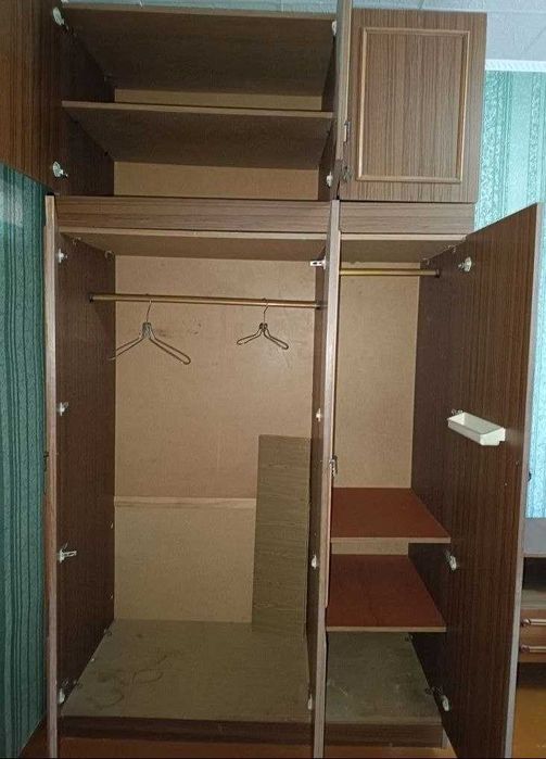 Шкаф для одежды в спальню (срочно)