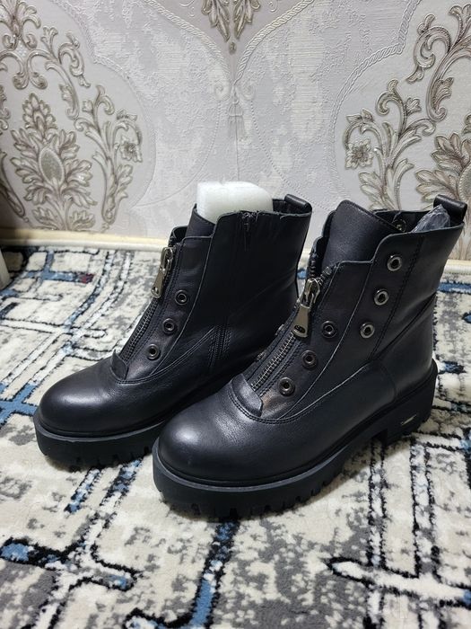 Продаёться обувь женская