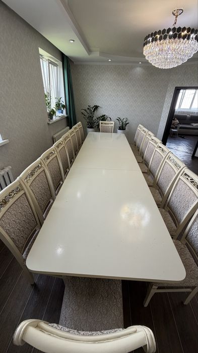 Продается стол для зала