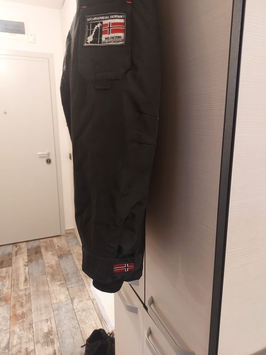 Продавам оригинално мъжко яке ХЛ