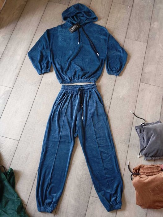 Плюшени дамски екипи