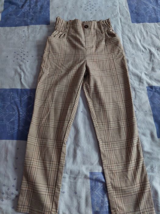 De vânzare lot pantaloni și pulover,  mărimea 140 cm