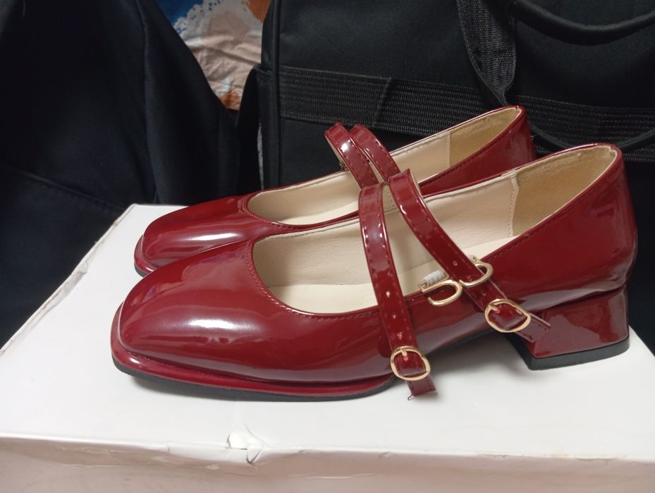 Красно бардовые туфли