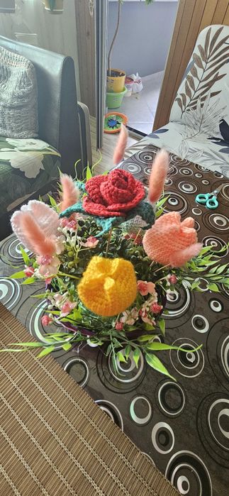 Букет от плетени цветя