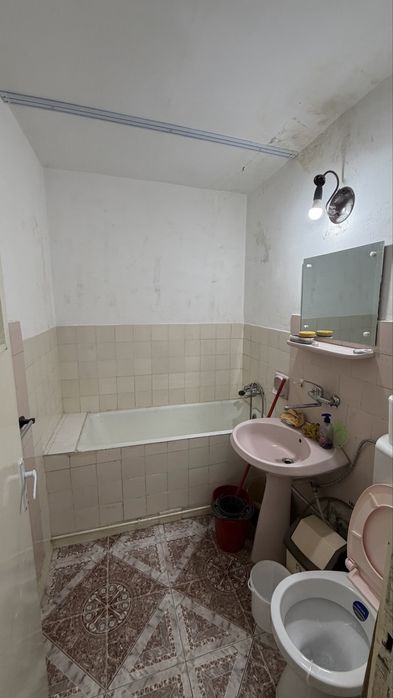 Inchiriez apt. 2 camere (in renovare) catre firma - parter - 420 Euro