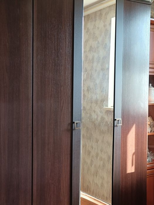 Продам шкафы и диван