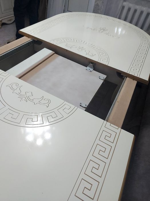 Продаю стол Обеденный