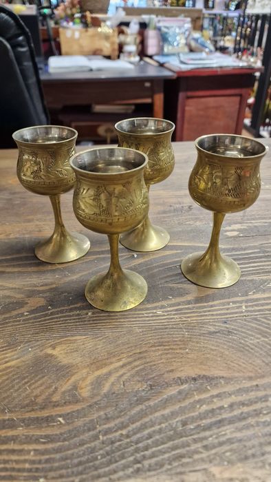 Посуда из металла ретро.